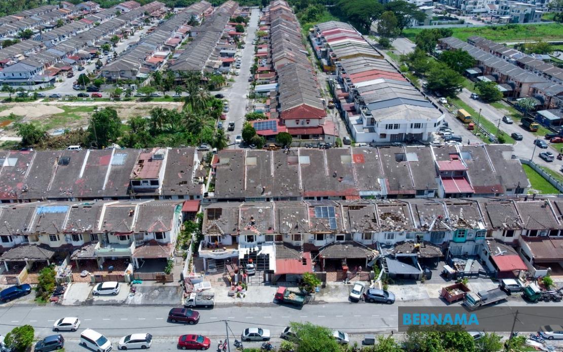 Police Cordon Off Storm-Ravaged Bercham Districts to Deter Looters