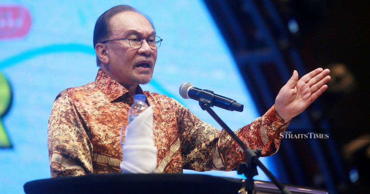 Anwar Dismisses Claims of Political Revenge in Tabung Haji and Felda Investigations
