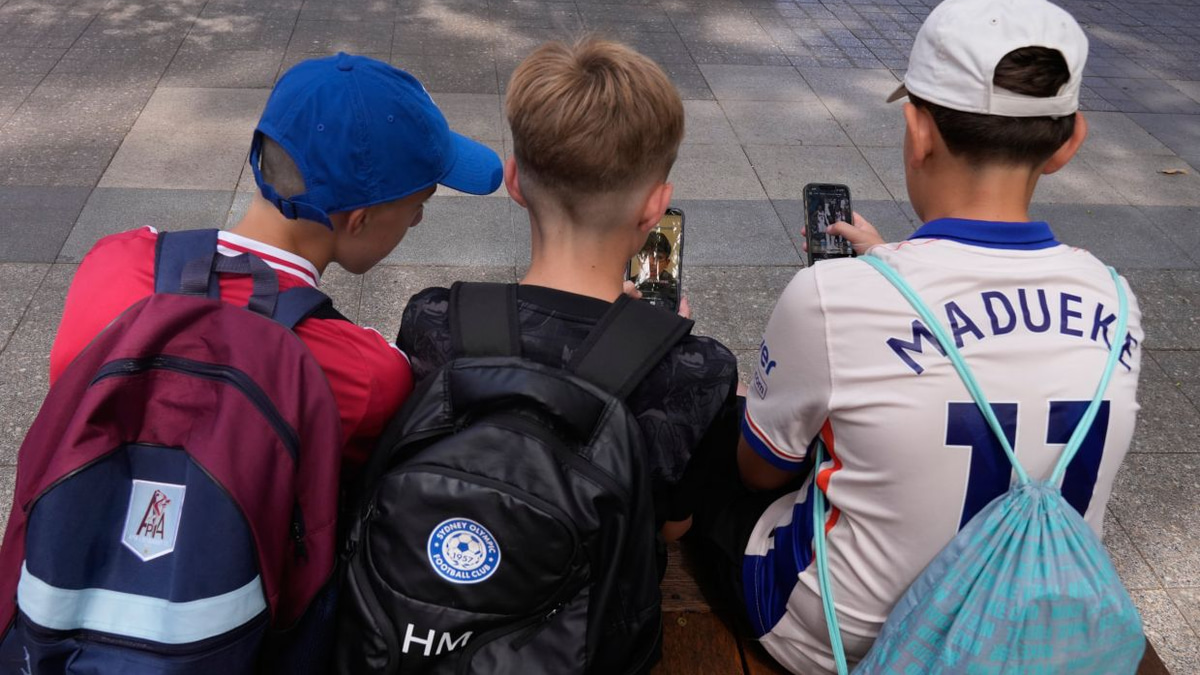 Australia Moving to Tighten Social Media Ban for Children After Initial Enforcement Struggles
