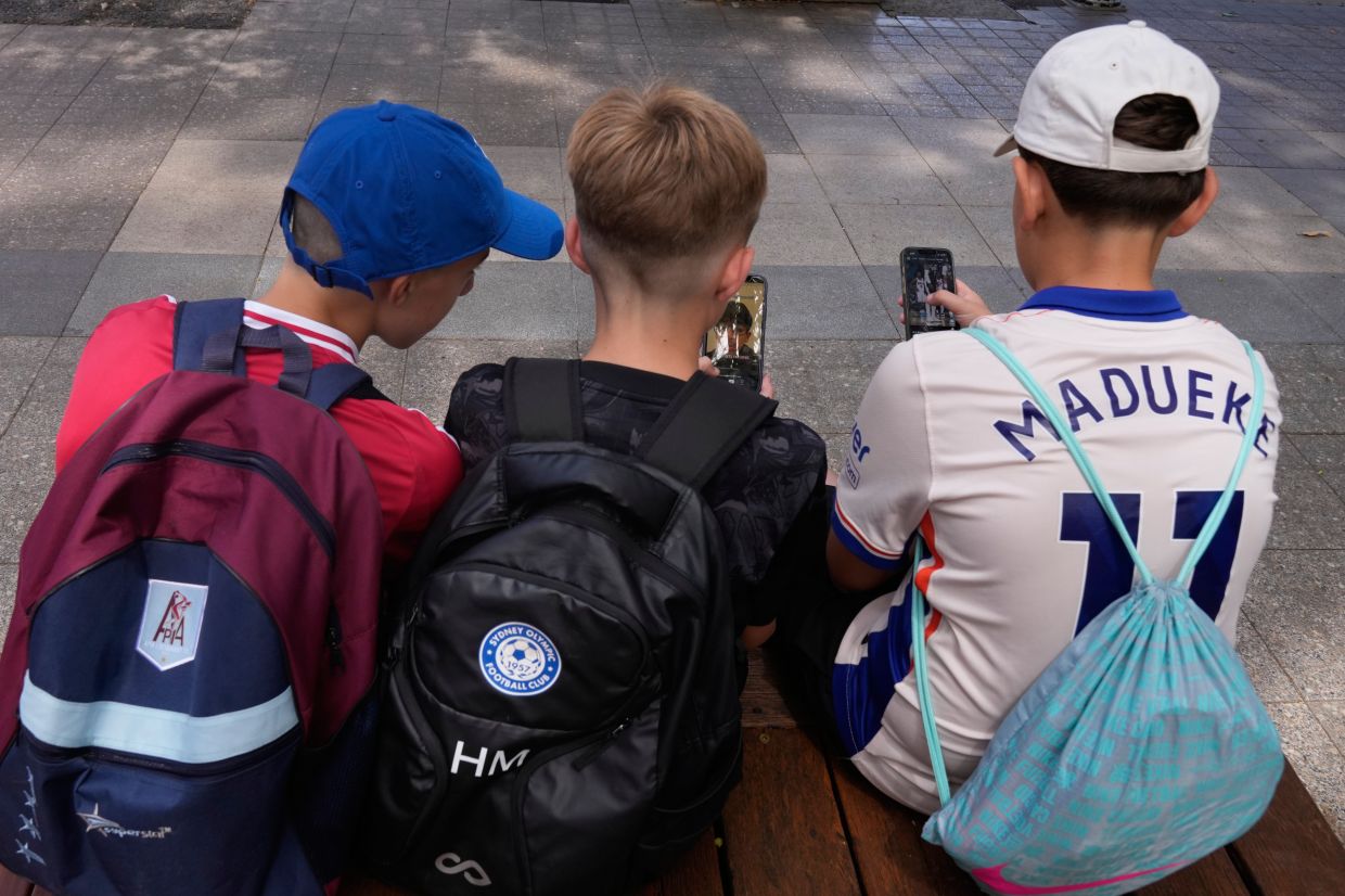Australia Moving to Tighten Social Media Ban for Children After Initial Enforcement Struggles