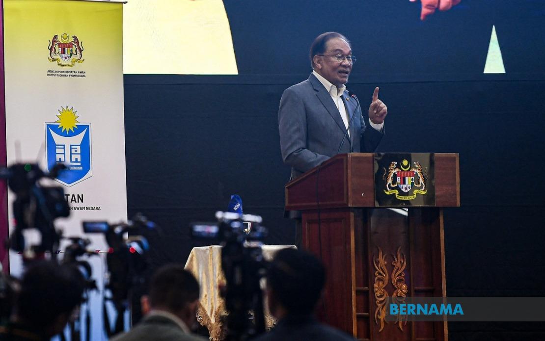Anwar Apologises for Stern Tone with Civil Servants, Defends Passionate Leadership