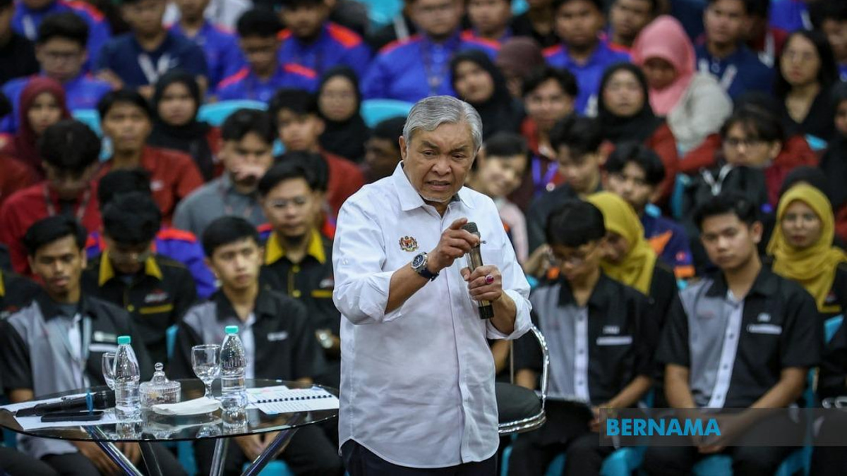 Ahmad Zahid Calls on Gig Workers to Upskill Through TVET Programmes