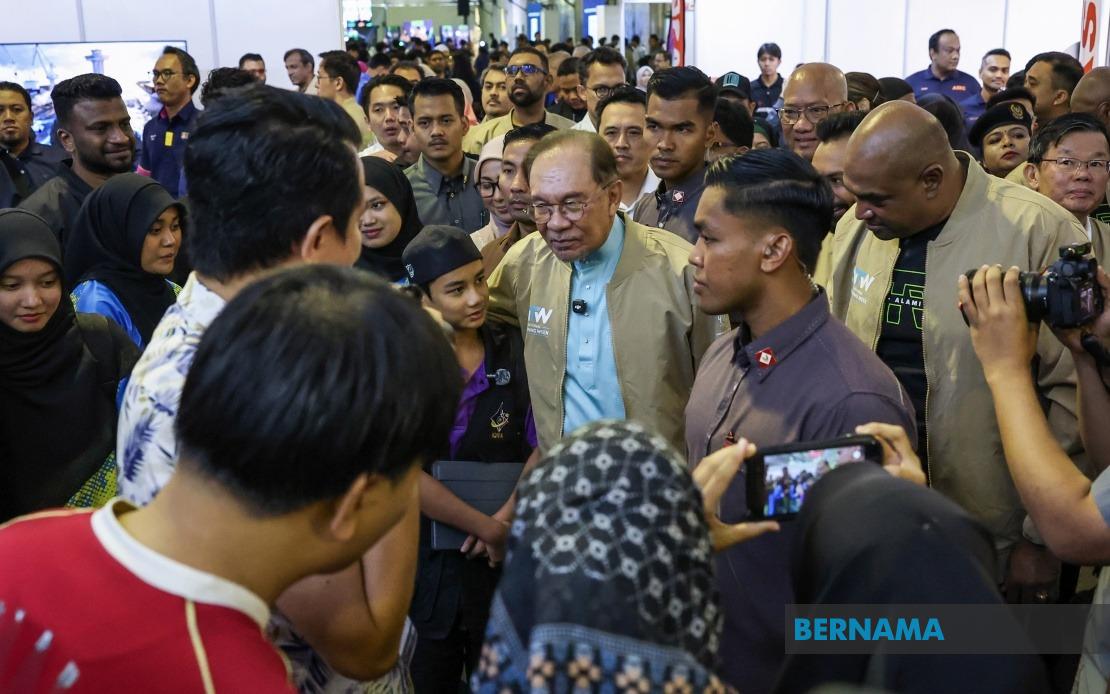 Malaysia Cannot Prosper While Trapped In Divisive Politics, Anwar Tells Youth