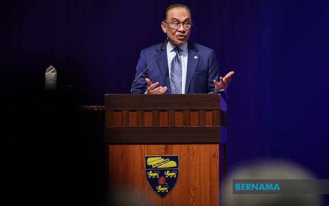PM Anwar Extends Financial Aid to Gravedigger Battling Mouth Cancer