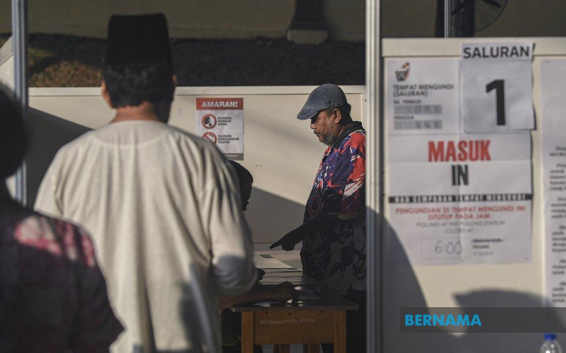 Federal Ministers and Deputies Exercise Vote in Johor State Elections