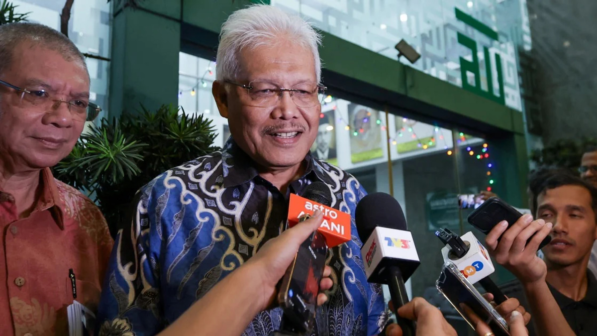 Perikatan Nasional formally notifies Speaker of Hamzah's continued opposition leadership