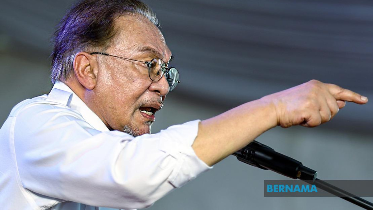 Anwar Intensifies Johor Campaign Push with Eight-Seat Marathon Tour