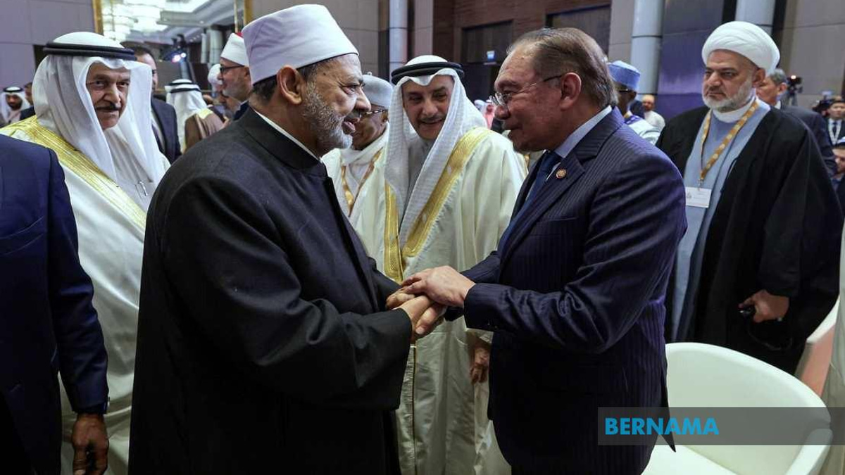 PM Anwar Praises Al-Azhar Grand Imam as Champion of Muslim Moderation and Unity