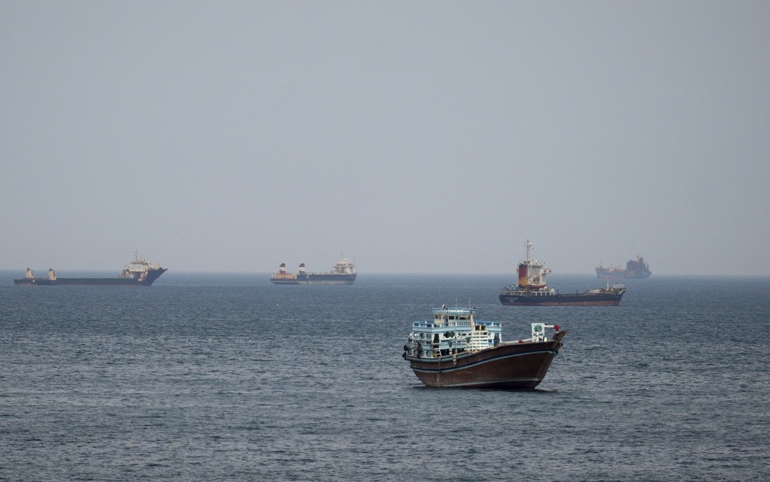 Iran's Top Negotiator Arrives in Oman to Discuss Strait of Hormuz Management Framework