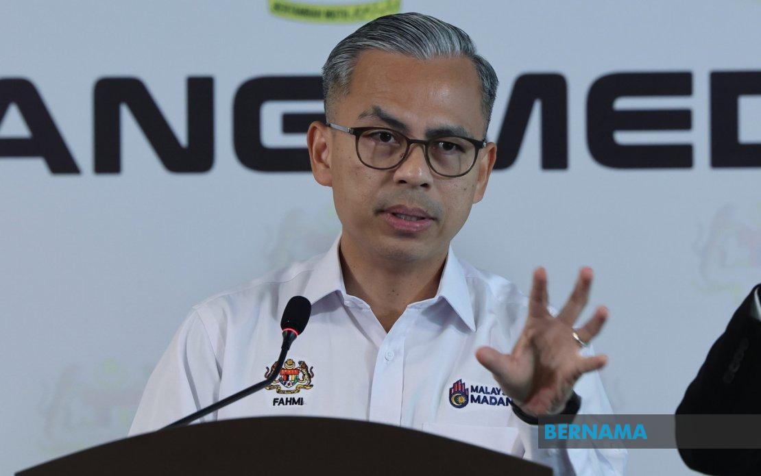 PM Anwar Accelerates Foreign Worker Processing to Ease Labour Crunch