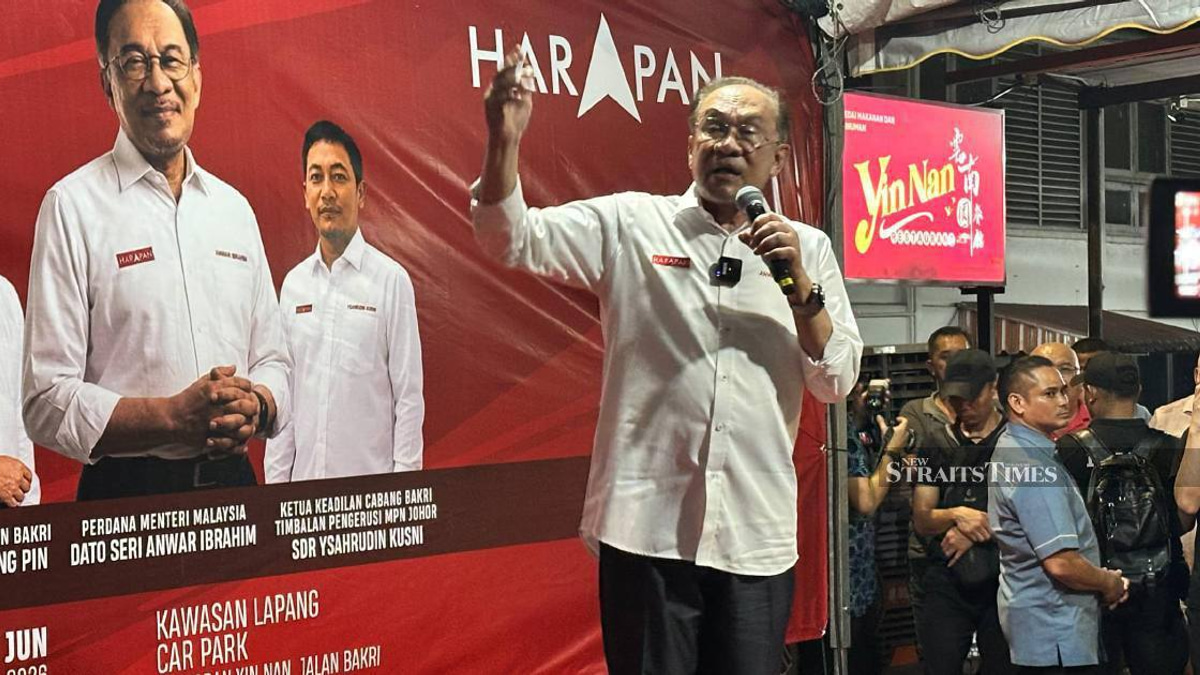 Balancing Act: Anwar Insists Strong Ties with China and US Don't Undermine Malaysia's Principles