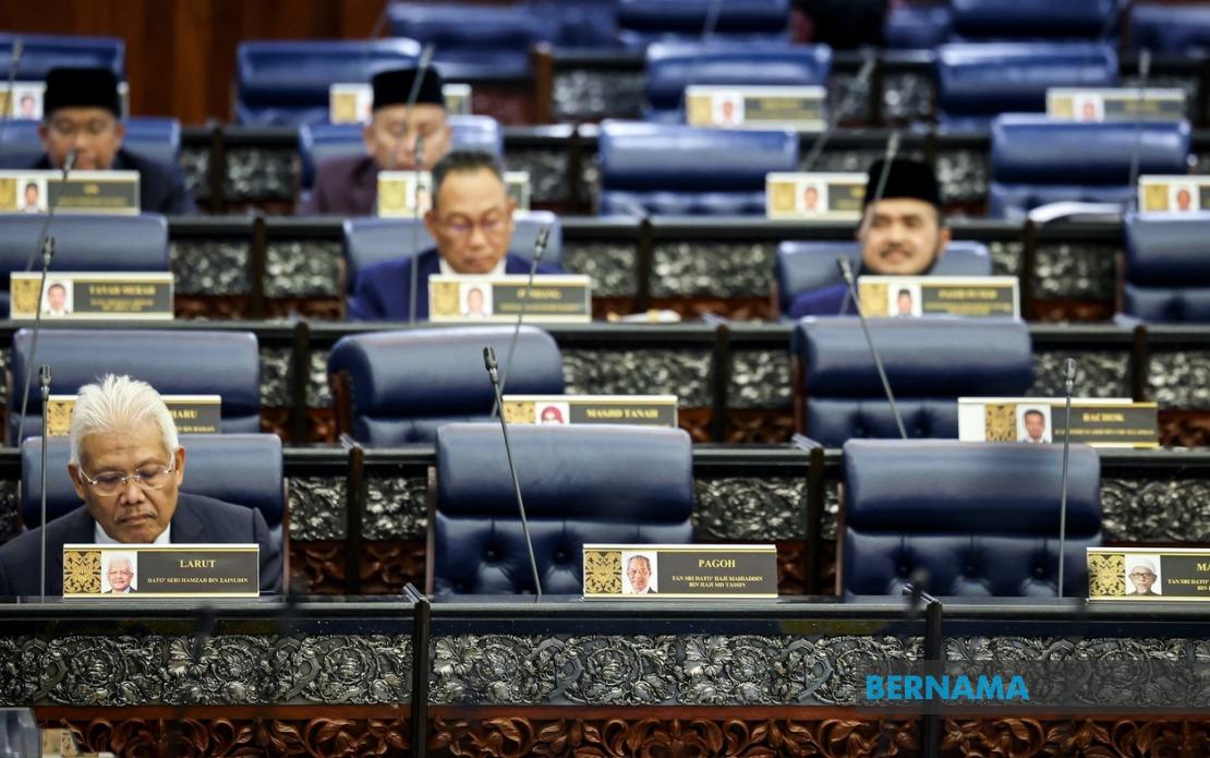 Speaker Confirms Hamzah's Opposition Leadership Role Amid Parliamentary Seating Reshuffle