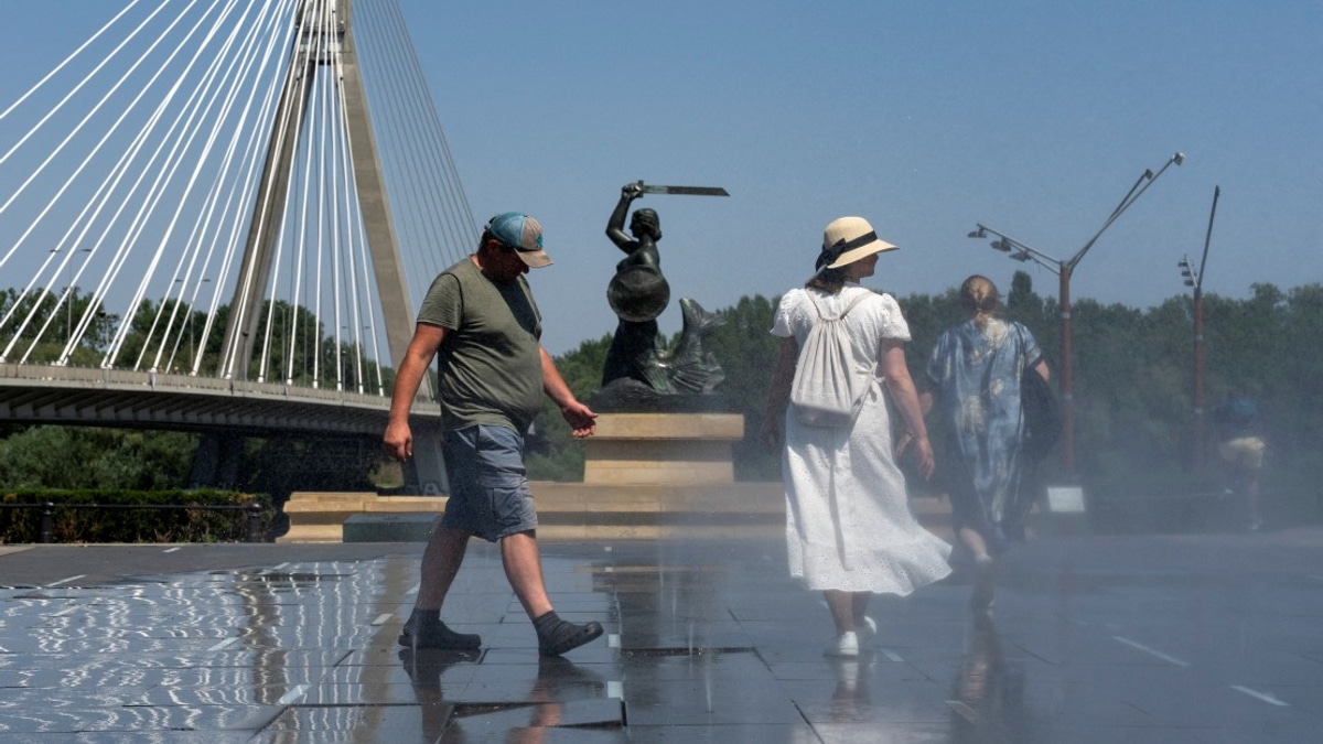 Poland Swelters as Heat Breaks 105-Year Temperature Record