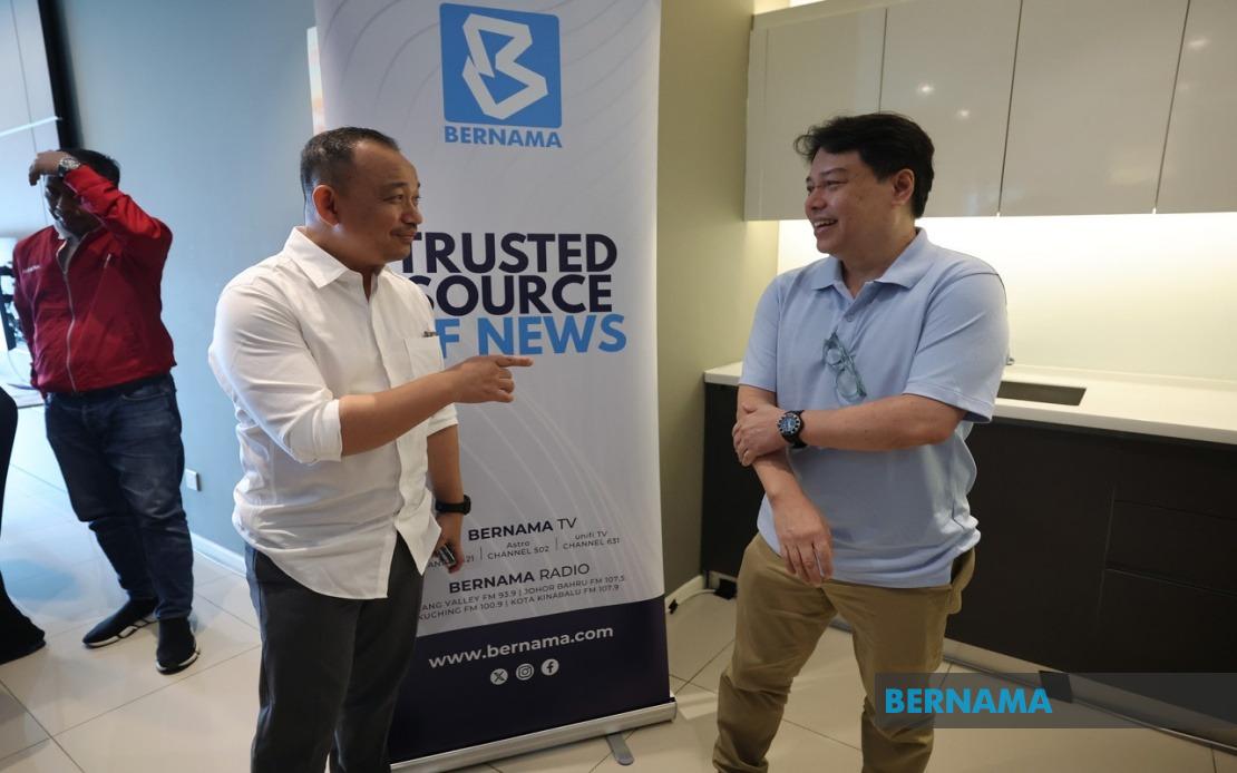Maszlee Malik Takes Myvi Challenge to Experience Tebrau-Ulu Tiram Road Woes
