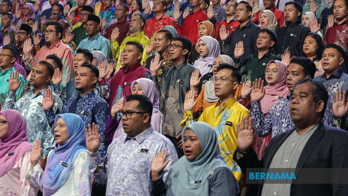 Malaysia Maintains Retirement Age at 60 for Civil Servants