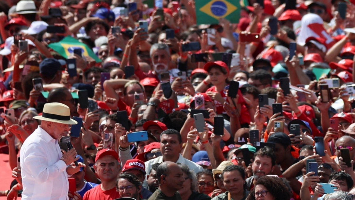 Lula Faces Electoral Court Challenge Over Carnival Parade Dedicated to Him