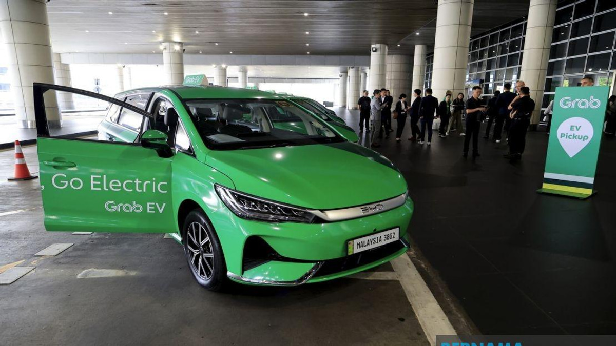 Protecting E-Hailing Drivers Must Be A National Priority, Says Lee Lam Thye