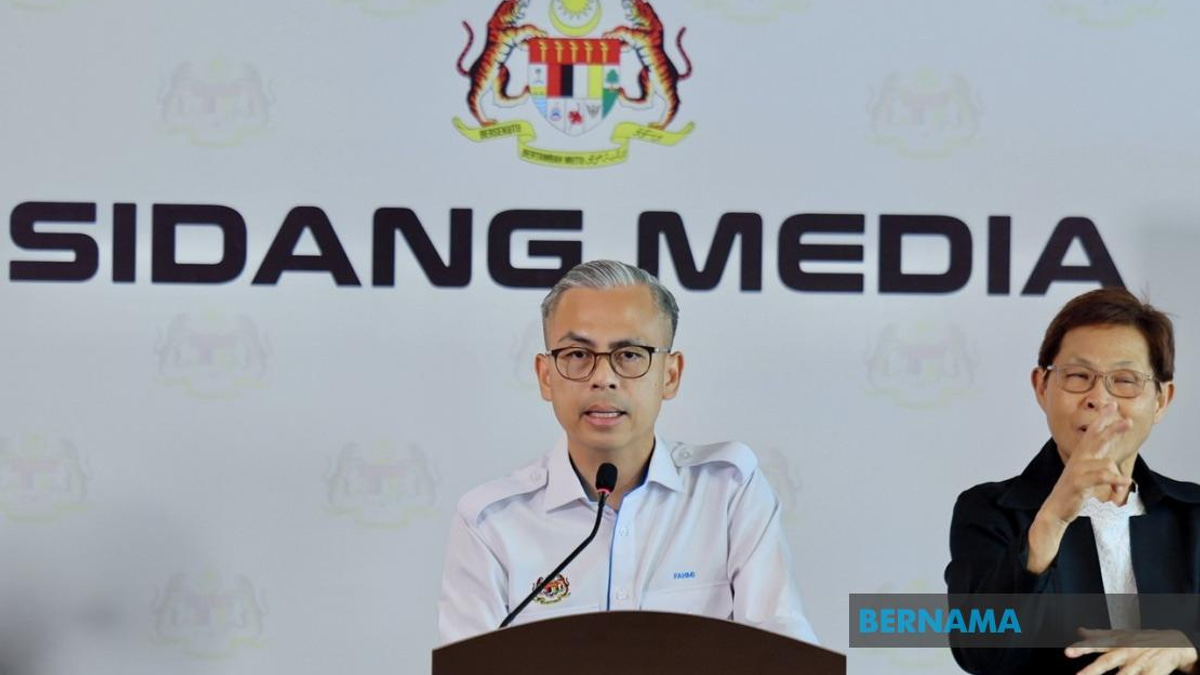 Anwar's Energy Diplomacy Yields Oil, Gas Deals with Russia and Turkmenistan
