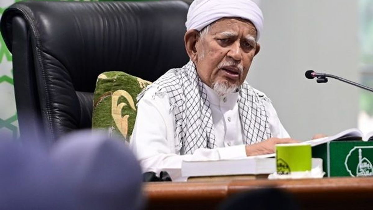 PAS's Growing Influence in Barisan Raises Questions About Coalition Unity and East Malaysia's Role