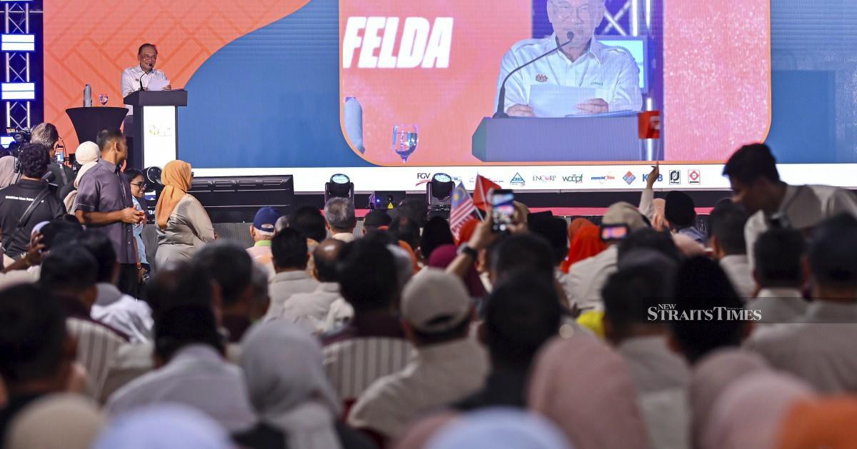 Anwar Urges Felda to Chart New Course as RM980 Million Debt Weighs on Struggling Plantation Agency