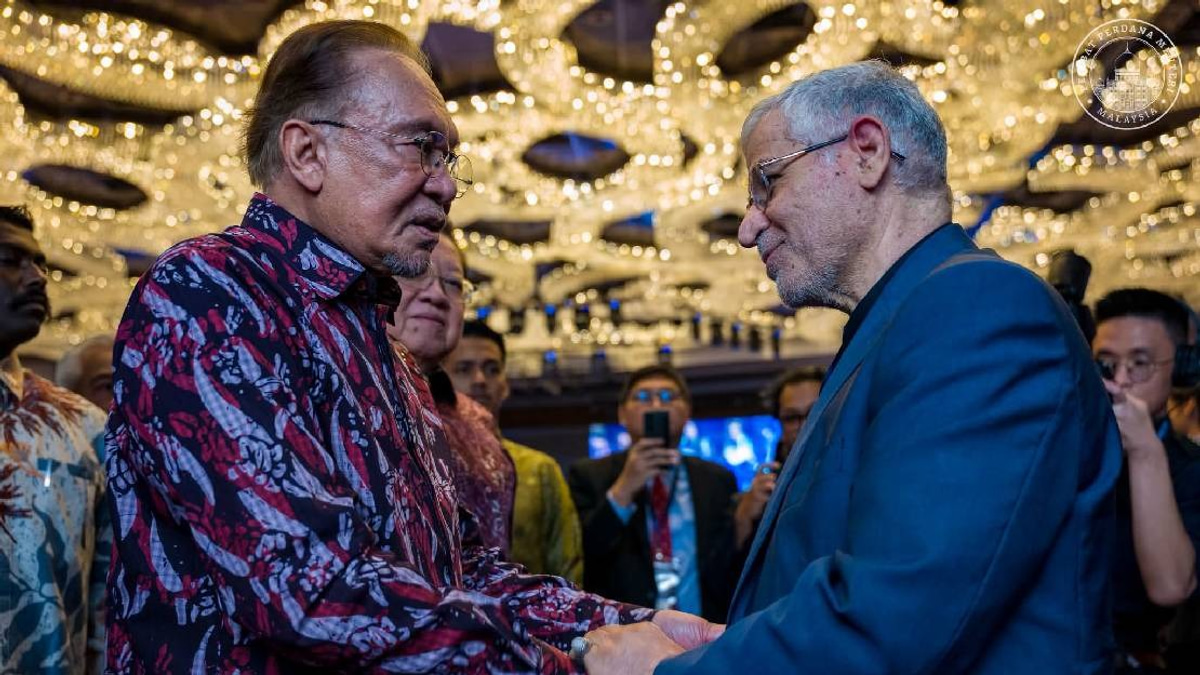 Anwar Apologises to Iran for Absence at Khamenei's Funeral
