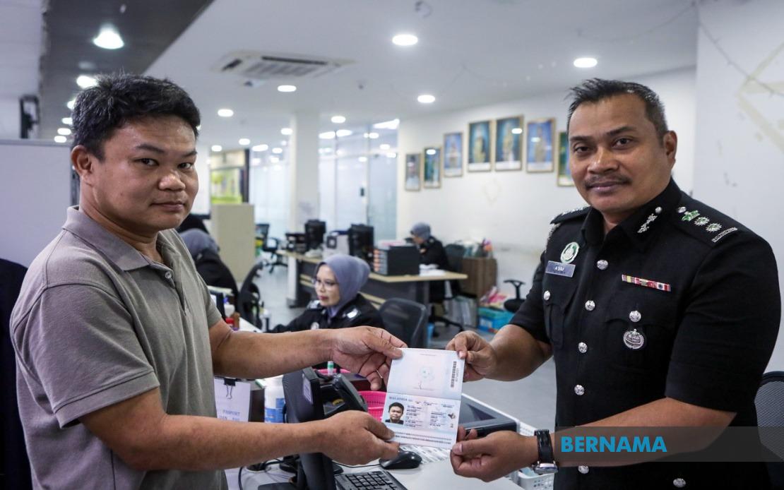 Perlis Begins Rolling Out High-Security Malaysian International Passport
