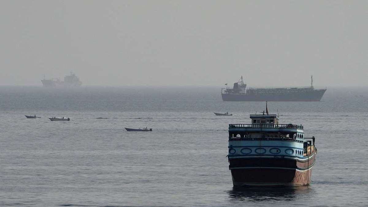 Japan's Takaichi Urges Iran to Keep Hormuz Strait Free of Transit Fees