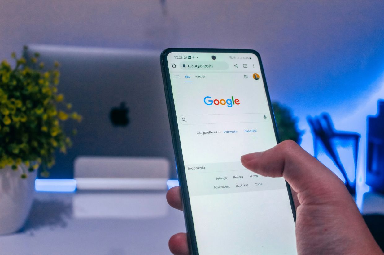 Switzerland Opens Competition Probe Into Google's Removal of Android Search Choice Feature