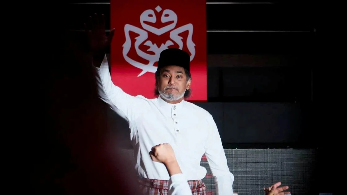 Khairy Jamaluddin Steps Back from Negri Sembilan Decision, Leaves Choice to Umno Leadership