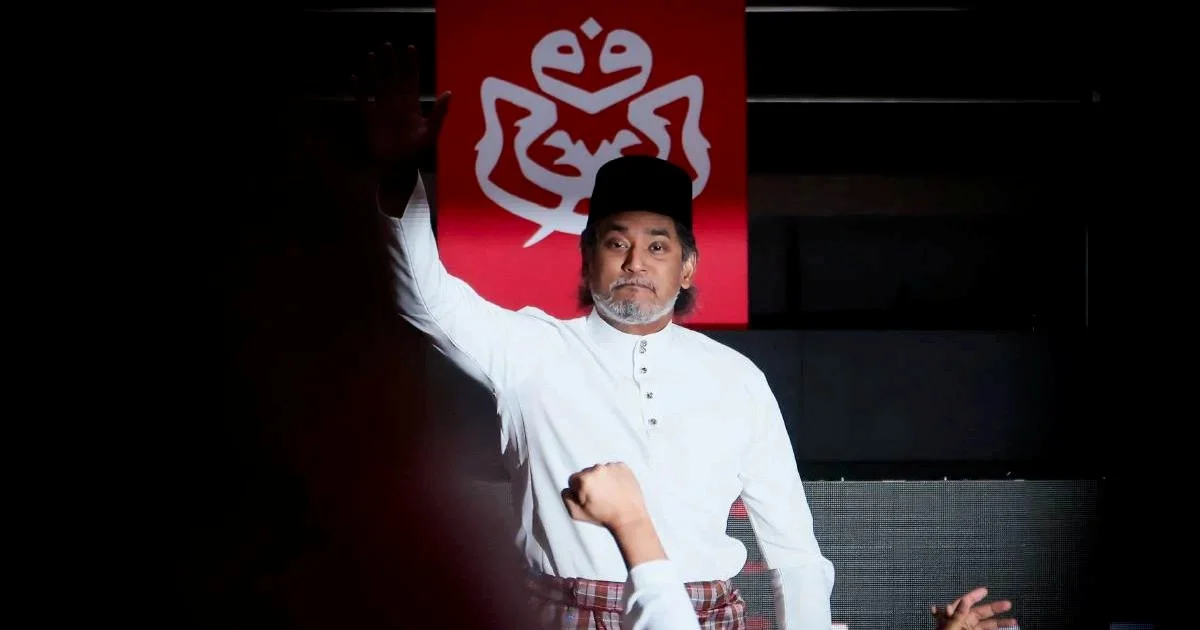 Khairy Jamaluddin Steps Back from Negri Sembilan Decision, Leaves Choice to Umno Leadership