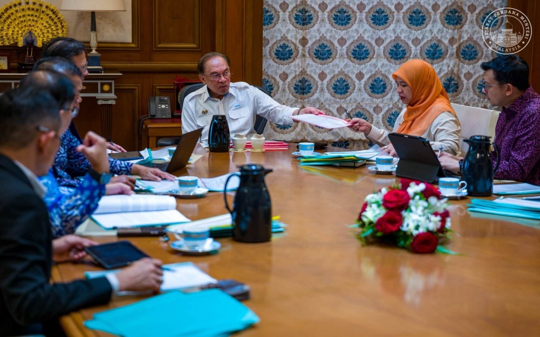 Anwar Pushes FELDA to Urgently Address Second-Generation Housing and Land Disputes