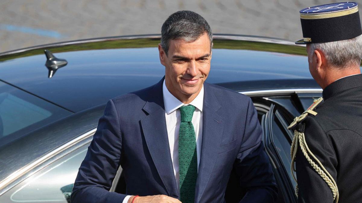 Spain's PM praises cohesive national squad as team prepares for World Cup final against Argentina