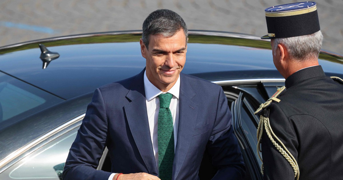 Spain's PM praises cohesive national squad as team prepares for World Cup final against Argentina