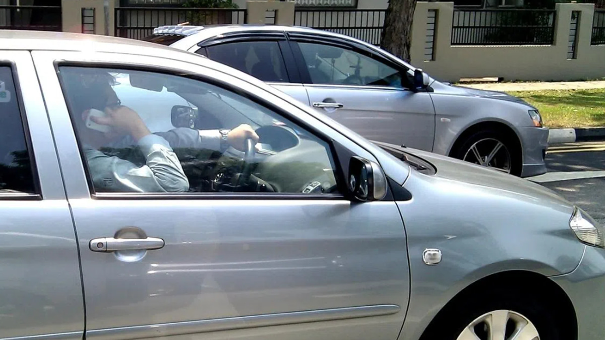 Singapore to Ban Holding Phones While Driving, Toughen Penalties for Reckless Motorists