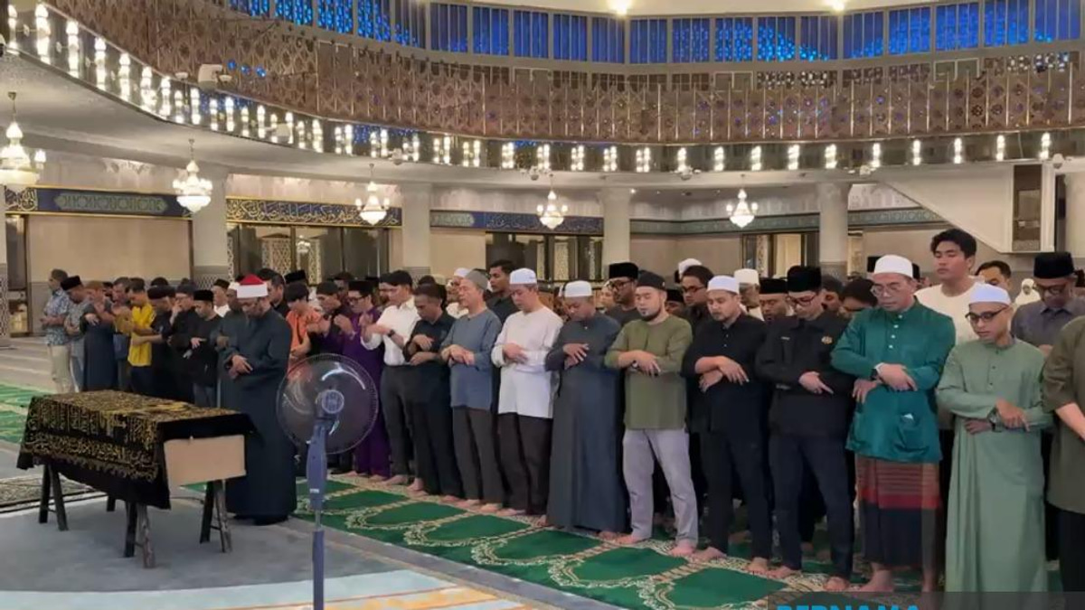Nancy Shukri's Husband Laid to Rest Following National Mosque Funeral Service