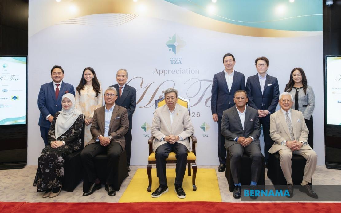 Sultan Sharafuddin Graces YTZA Charity Ceremony, Foundation Expands Educational Support for B40 Students