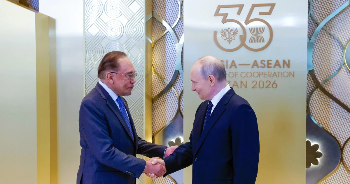 Anwar and Putin Explore Energy Ties and Currency Shifts in Bilateral Talks