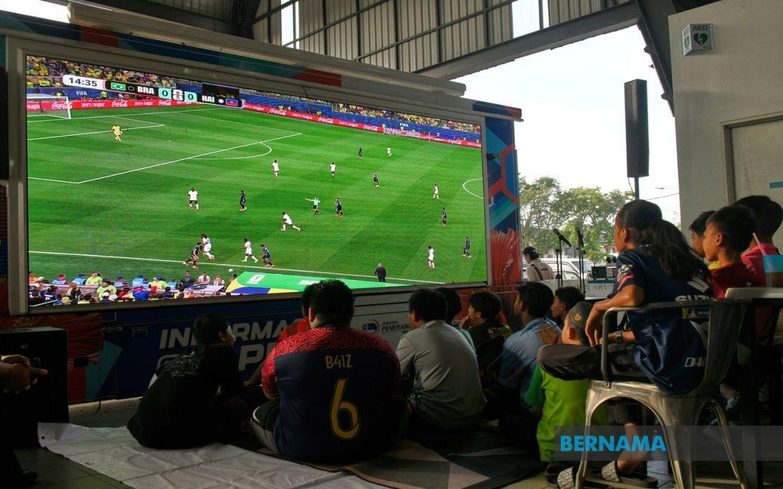 Free World Cup Broadcasts Ease Burden on Malaysian Traders and Households