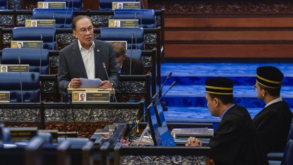 Government to Review Petrol Station Losses During Subsidy Transition, Says Anwar