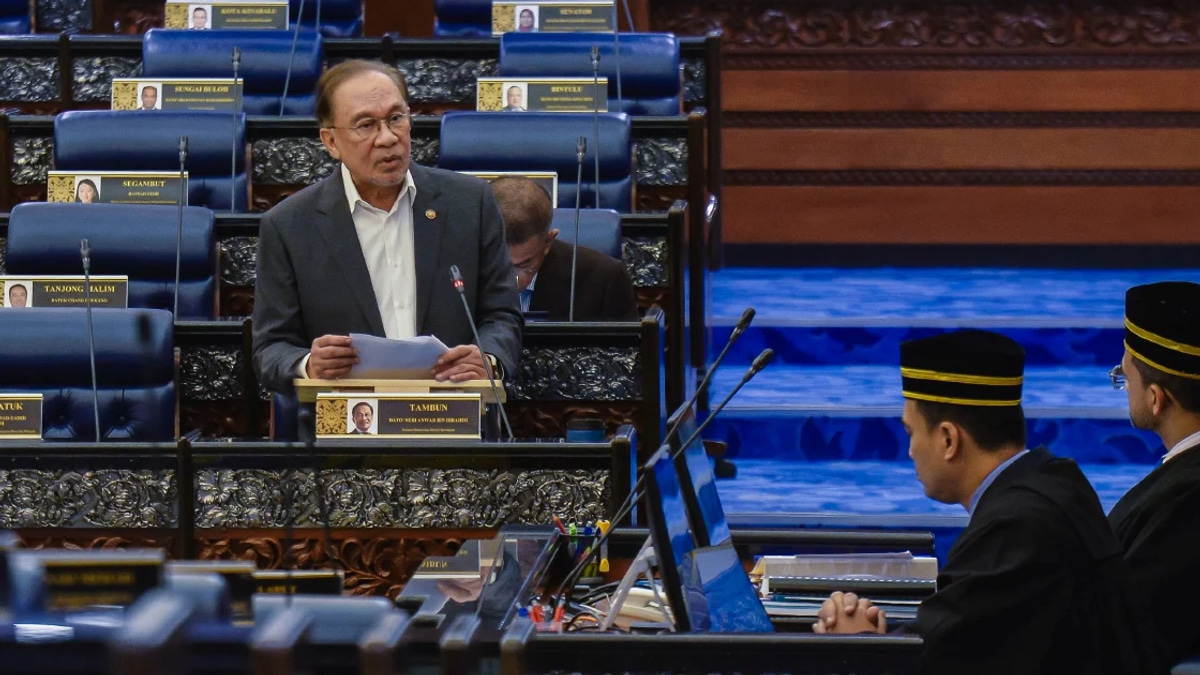 PM Anwar Rejects Claims He Ordered Cancellation of Johor Felda Settlers' Day Event
