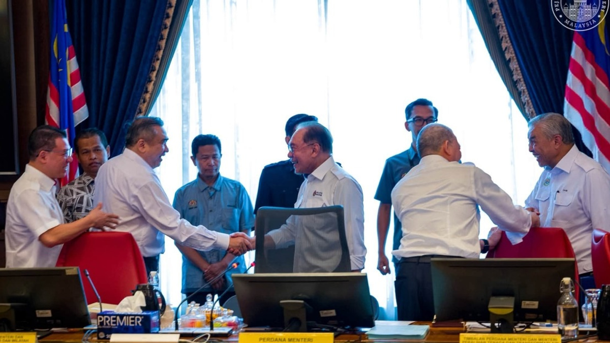 Anwar's Poetic Call For Unity Amid Negeri Sembilan Campaign Rivalry