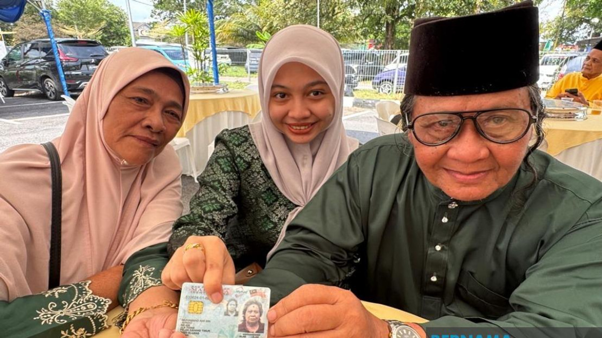 After Decades of Waiting, Johor Felda Settlers Finally Secure Land Ownership