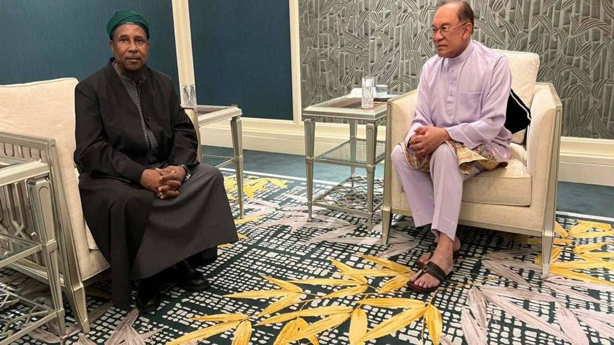 PM Anwar Meets Gambian Islamic Scholar on Final Day of Malaysia Visit