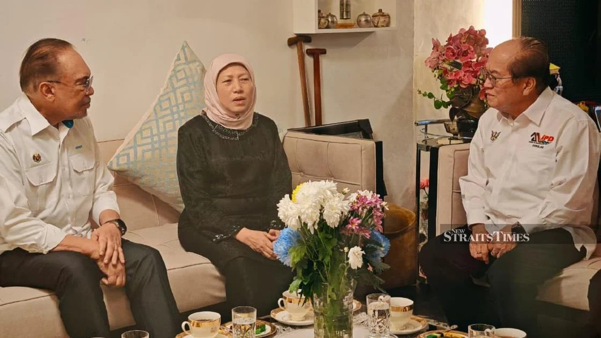 PM Anwar Visits Nancy Shukri to Offer Condolences Over Husband's Passing