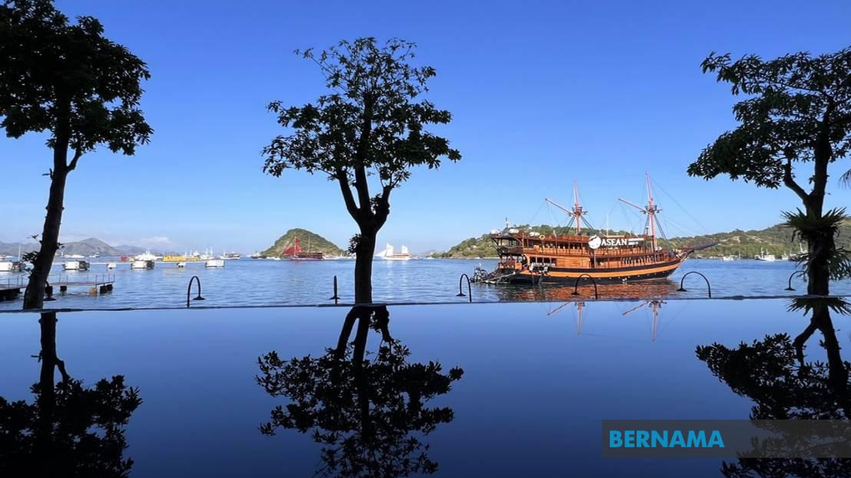 Southeast Asia's Development Agenda: Indonesia Tackles Waste, Region Embraces Green Energy and Agricultural Growth
