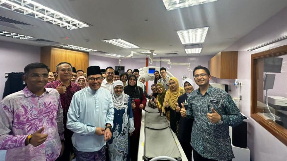 PM Anwar Ibrahim Celebrates Bukit Mertajam Hospital's Global Green Hospital Recognition