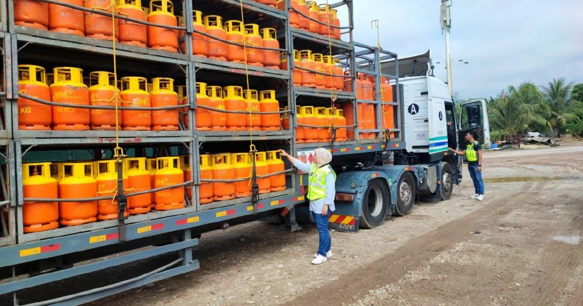 Authorities seize RM405,000 worth of LPG cylinders in Bentong facility raid