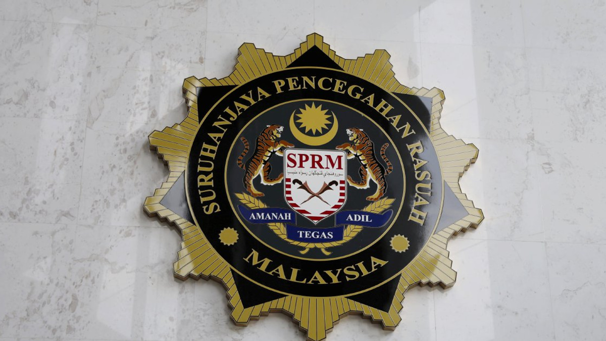 Prison officer detained after accepting RM3,000 to smuggle contraband into correctional facility