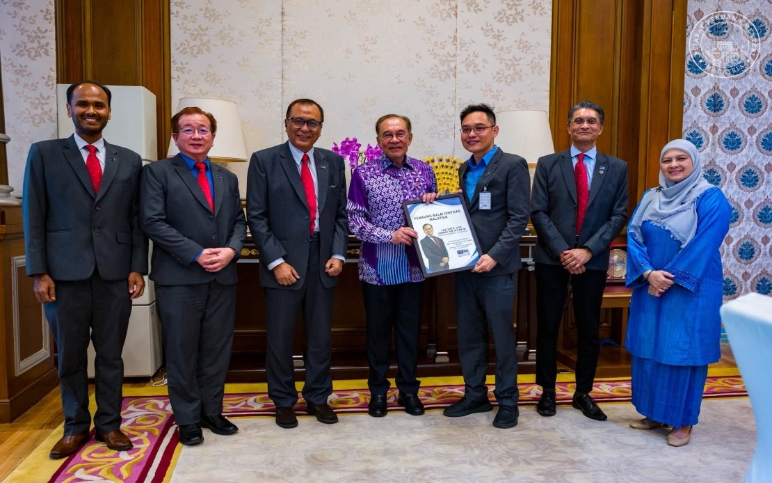 Anwar Prioritises AI Skills and Talent Pipeline in Meeting with Malaysian Professional Centre
