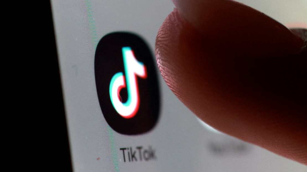 Romanian Village Mob Attacks Ambulance After TikTok Misinformation Spreads False Child-Kidnapping Claims